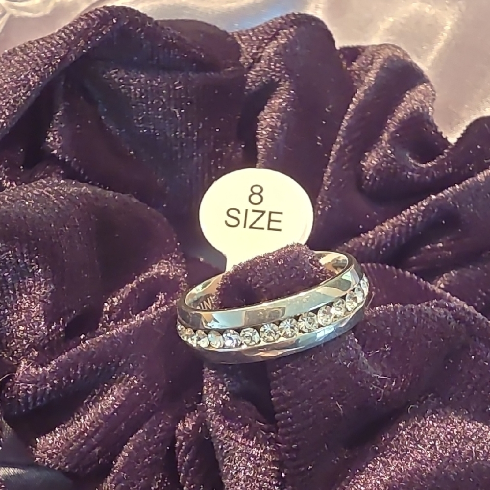 Elegant Silver & Crystal Women's Ring Size 8 NWT - Picture 3 of 4